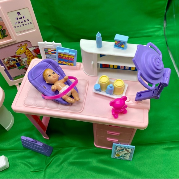 ‘94 Barbie Baby Care Center So Much to Do play set - Picture 2 of 16